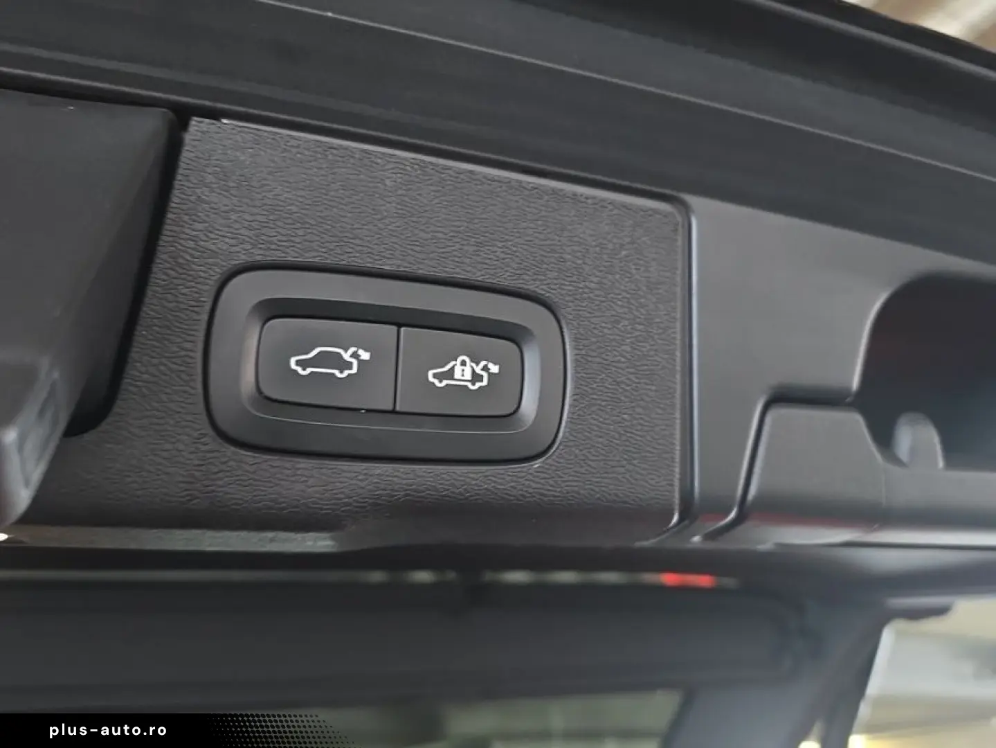 VOLVO XC60 B4 D Plus Dark