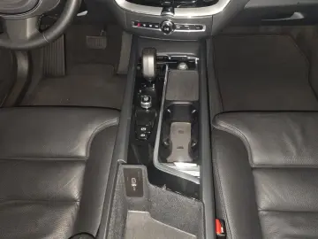 VOLVO XC60 B4 D Plus Dark