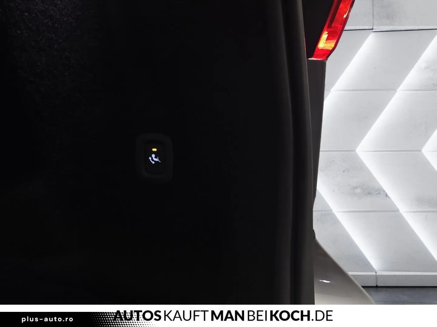 VOLVO XC60 B4 Plus Dark AHK 4SHz LHz eSitze MEM GOOGLE