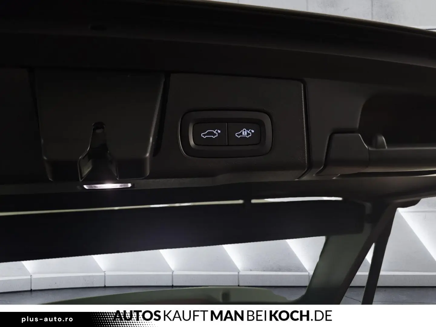 VOLVO XC60 B4 Plus Dark AHK 4SHz LHz eSitze MEM GOOGLE