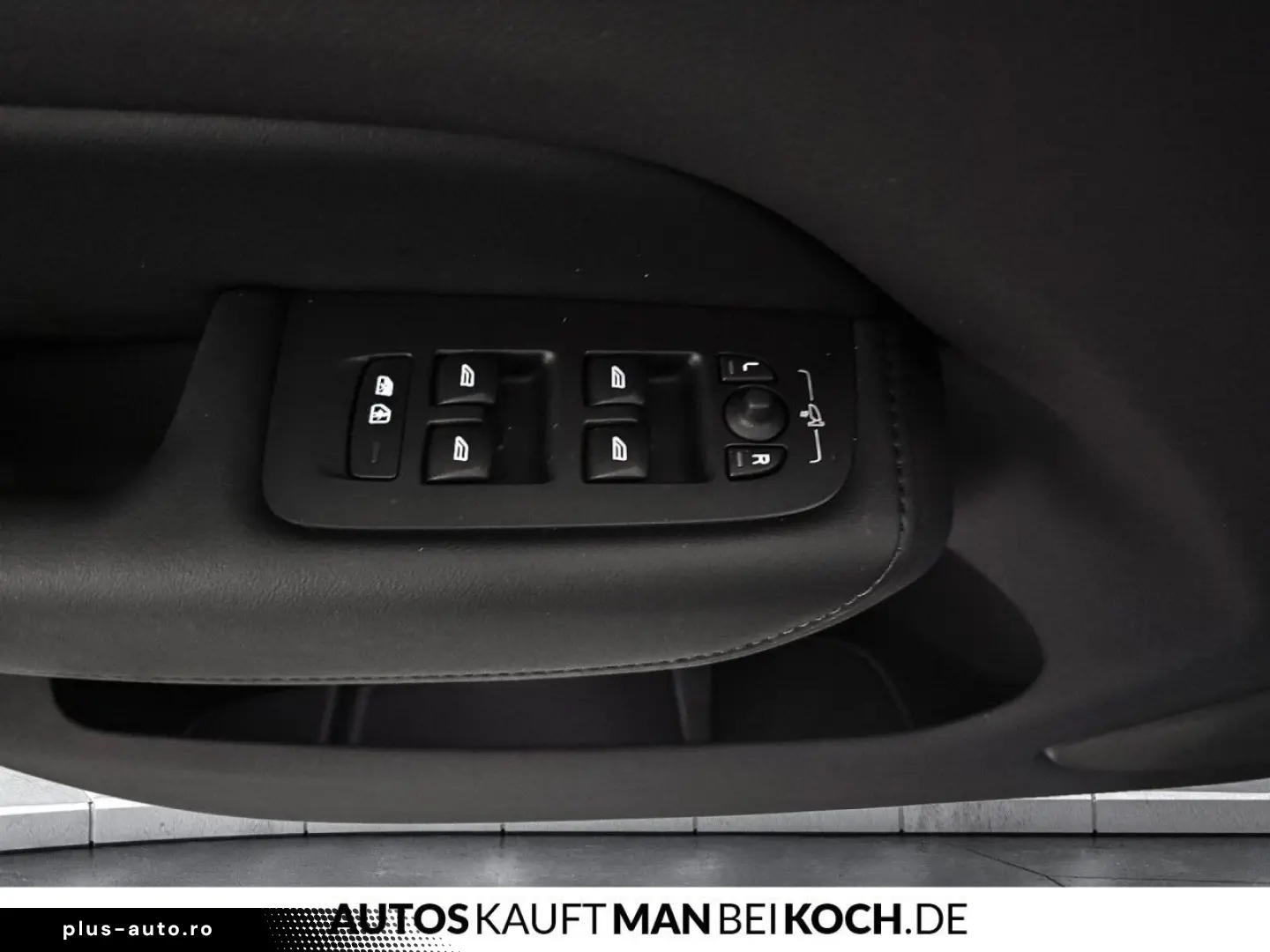 VOLVO XC60 B4 Plus Dark AHK 4SHz LHz eSitze MEM GOOGLE