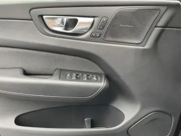 VOLVO XC60 B4 Plus Dark Business LED ACC BLIS 360  H