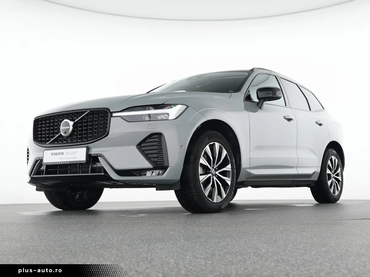 VOLVO XC60 B4 Diesel Plus Dark 19  VOLL-LED H&K 360