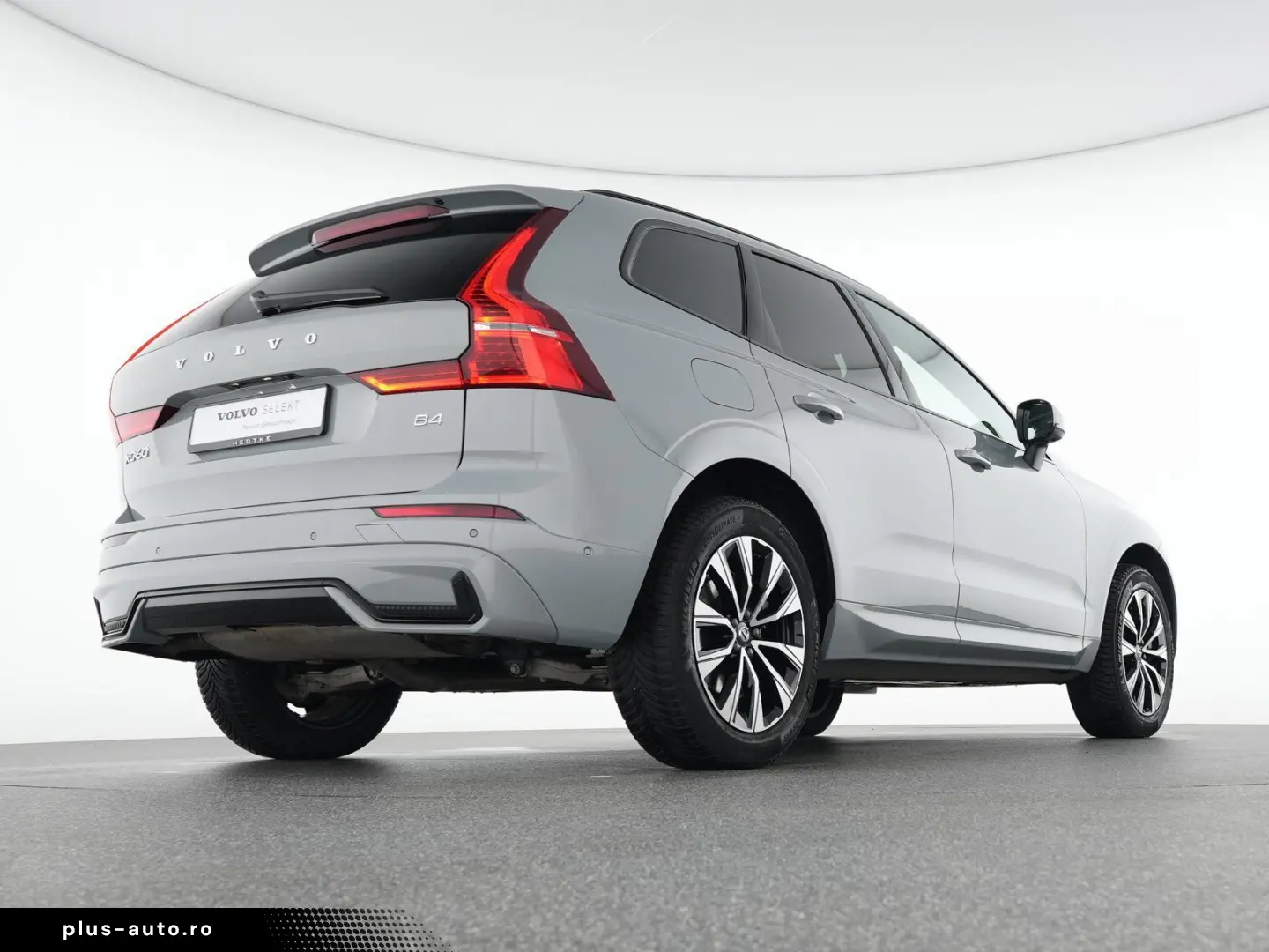 VOLVO XC60 B4 Diesel Plus Dark 19  VOLL-LED H&K 360