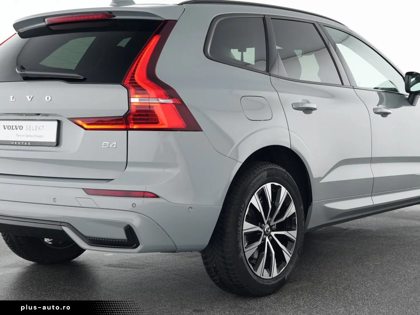 VOLVO XC60 B4 Diesel Plus Dark 19  VOLL-LED H&K 360