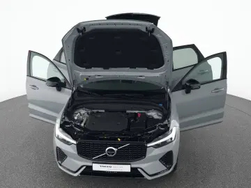 VOLVO XC60 B4 Diesel Plus Dark 19  VOLL-LED H&K 360