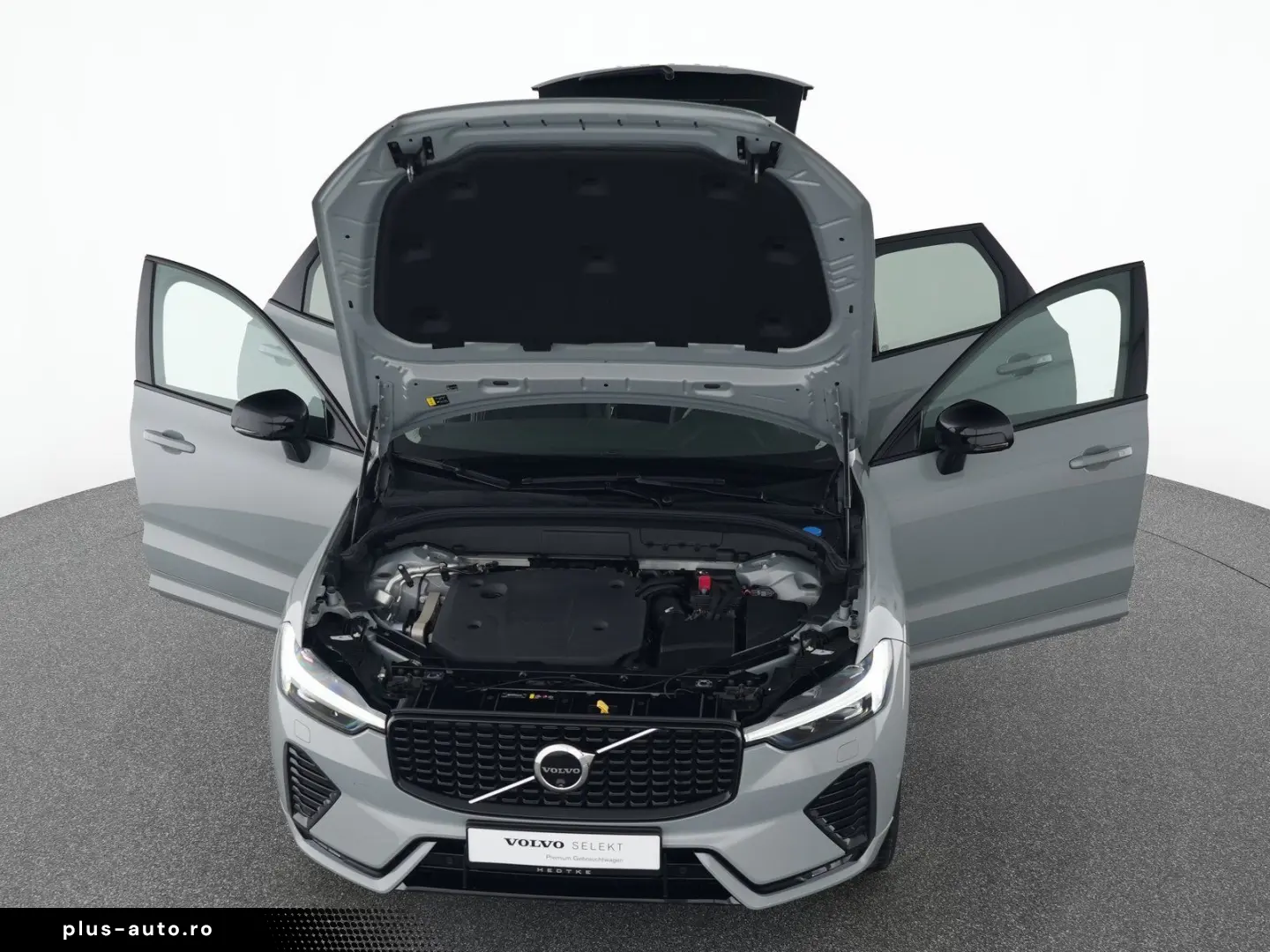 VOLVO XC60 B4 Diesel Plus Dark 19  VOLL-LED H&K 360
