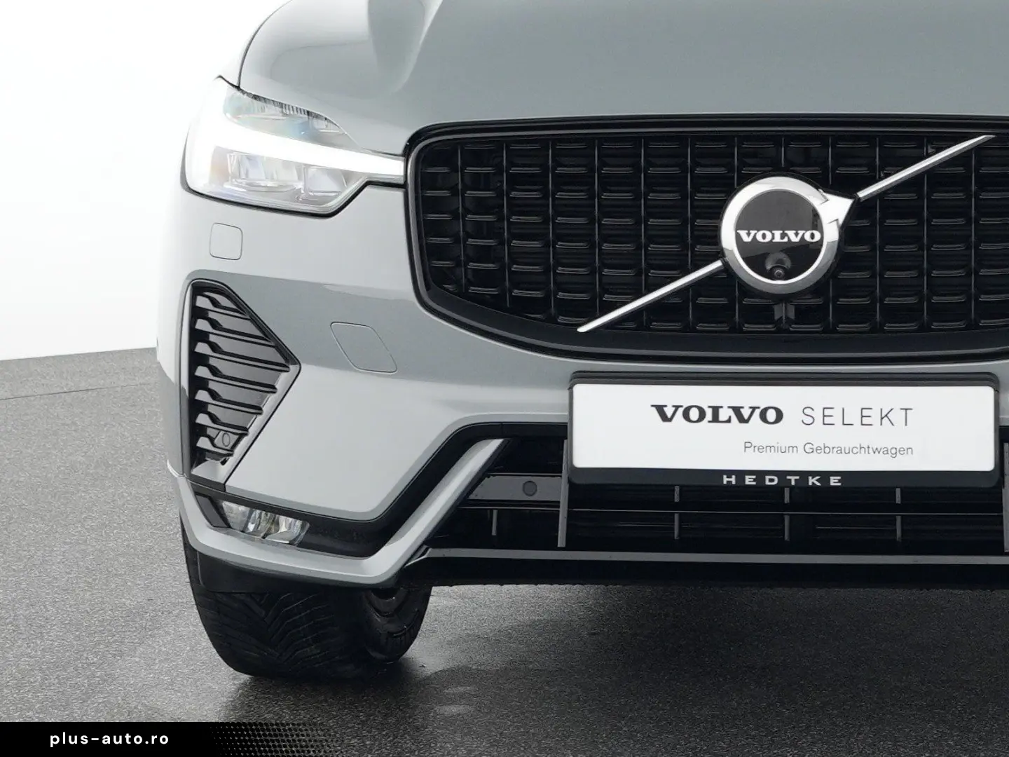 VOLVO XC60 B4 Diesel Plus Dark 19  VOLL-LED H&K 360