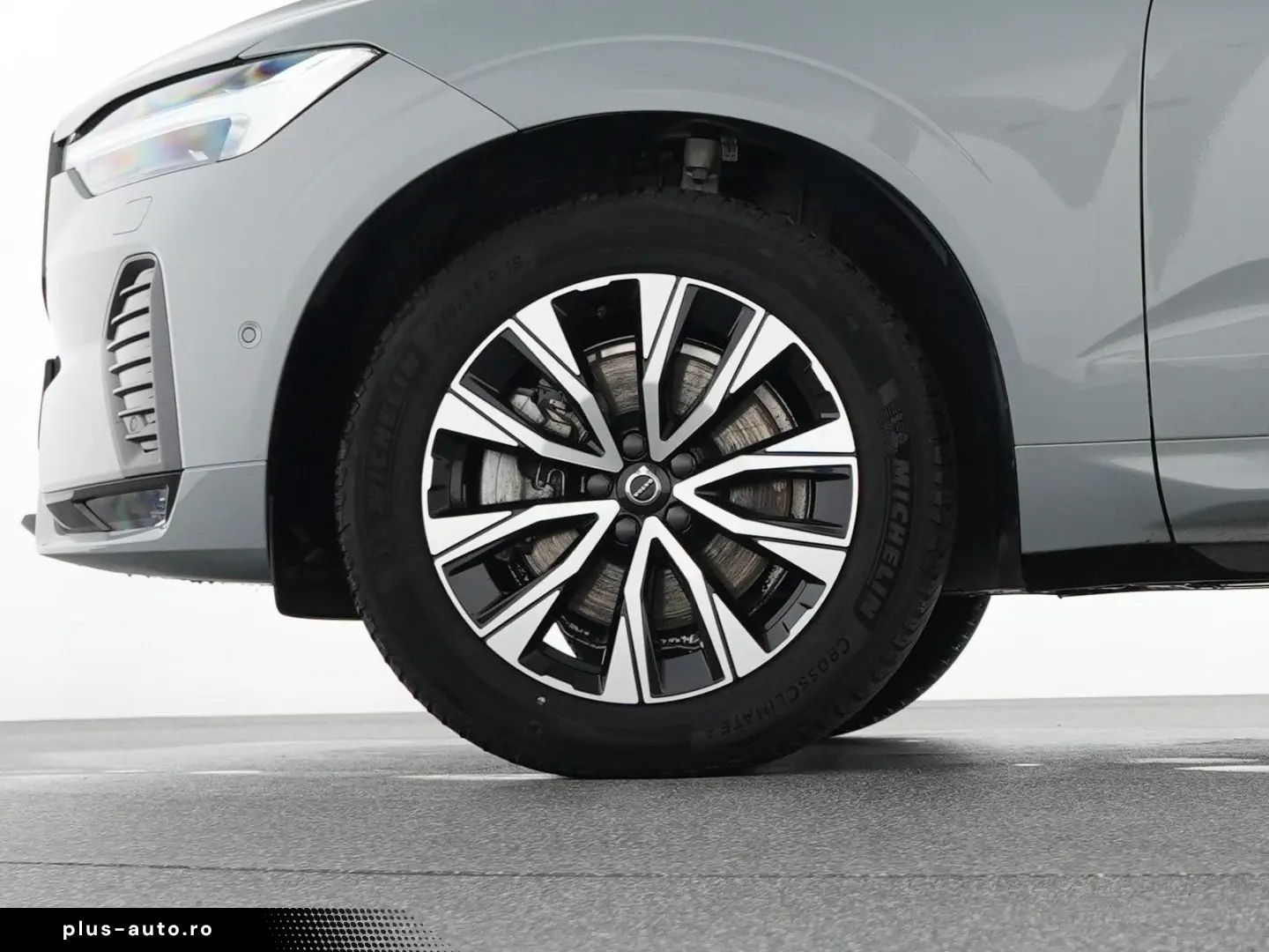 VOLVO XC60 B4 Diesel Plus Dark 19  VOLL-LED H&K 360