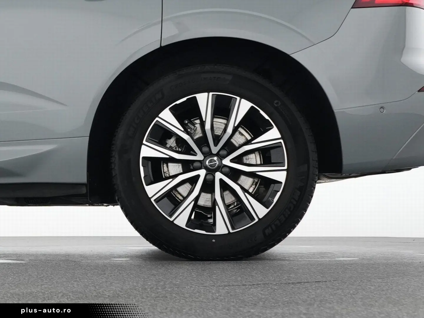 VOLVO XC60 B4 Diesel Plus Dark 19  VOLL-LED H&K 360