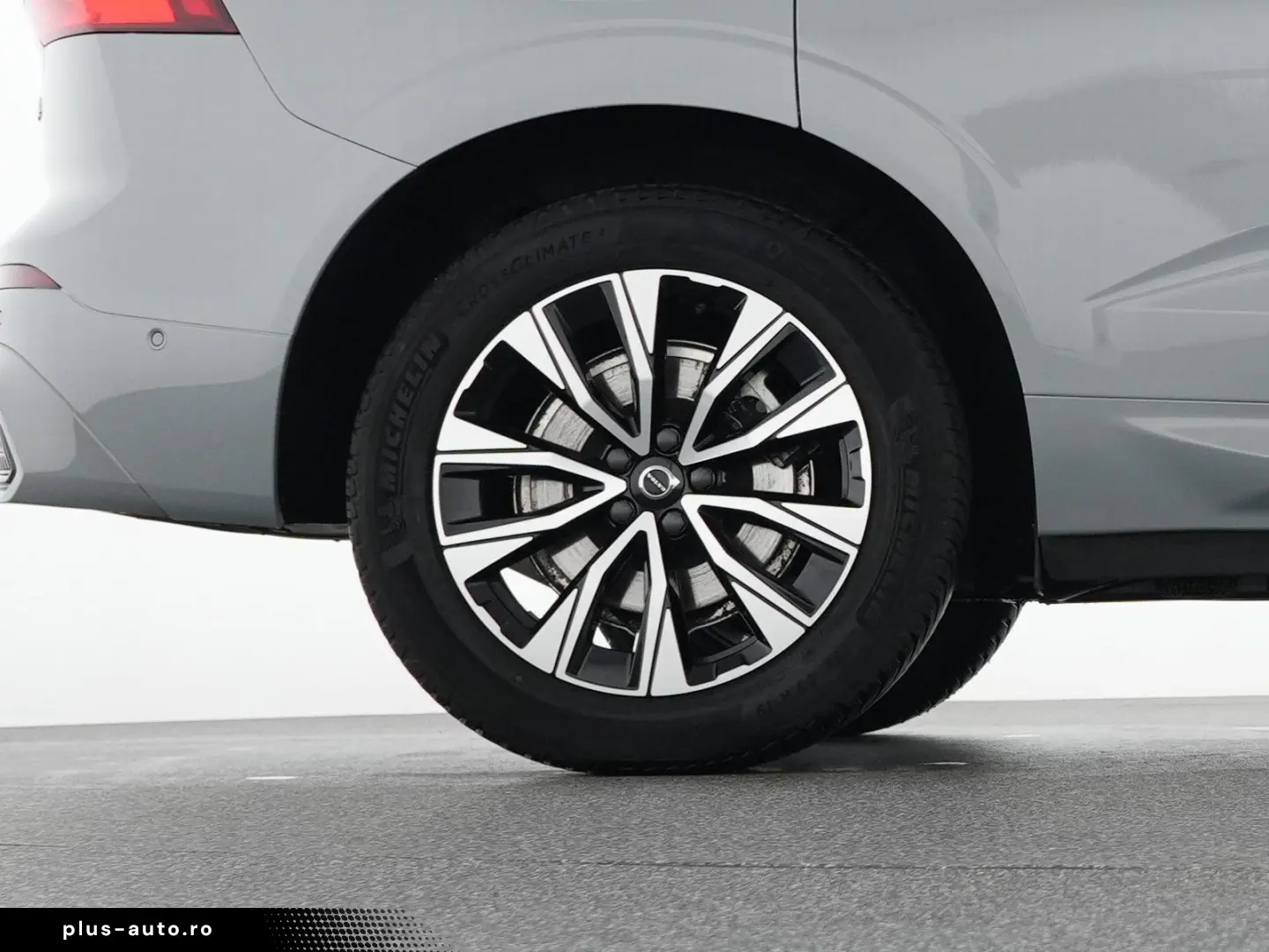 VOLVO XC60 B4 Diesel Plus Dark 19  VOLL-LED H&K 360