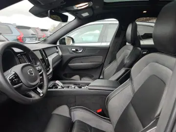 VOLVO XC60 T6 Plus Dark R Design Recharge Plug-In Hybr