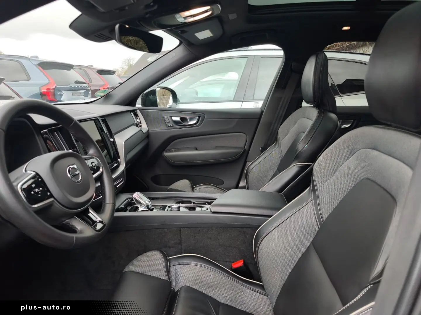 VOLVO XC60 T6 Plus Dark R Design Recharge Plug-In Hybr