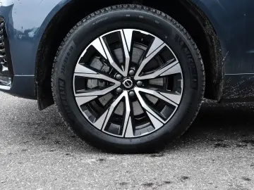 VOLVO XC60 Plus Dark 2WD B4 Diesel EU6d AHK Digitales