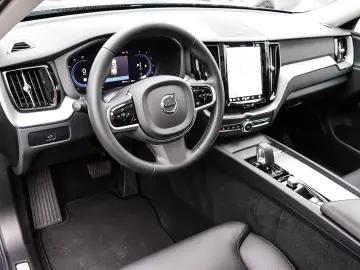 VOLVO XC60 Plus Dark 2WD B4 Diesel EU6d AHK Digitales