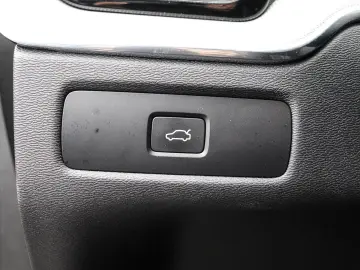 VOLVO XC60 Plus Dark 2WD B4 Diesel EU6d AHK Digitales