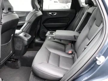 VOLVO XC60 Plus Dark 2WD B4 Diesel EU6d AHK Digitales