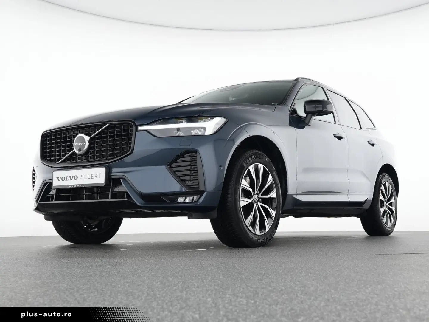 VOLVO XC60 B4 Benzin Plus Dark 19  AHK ACC WSS-HZG 360