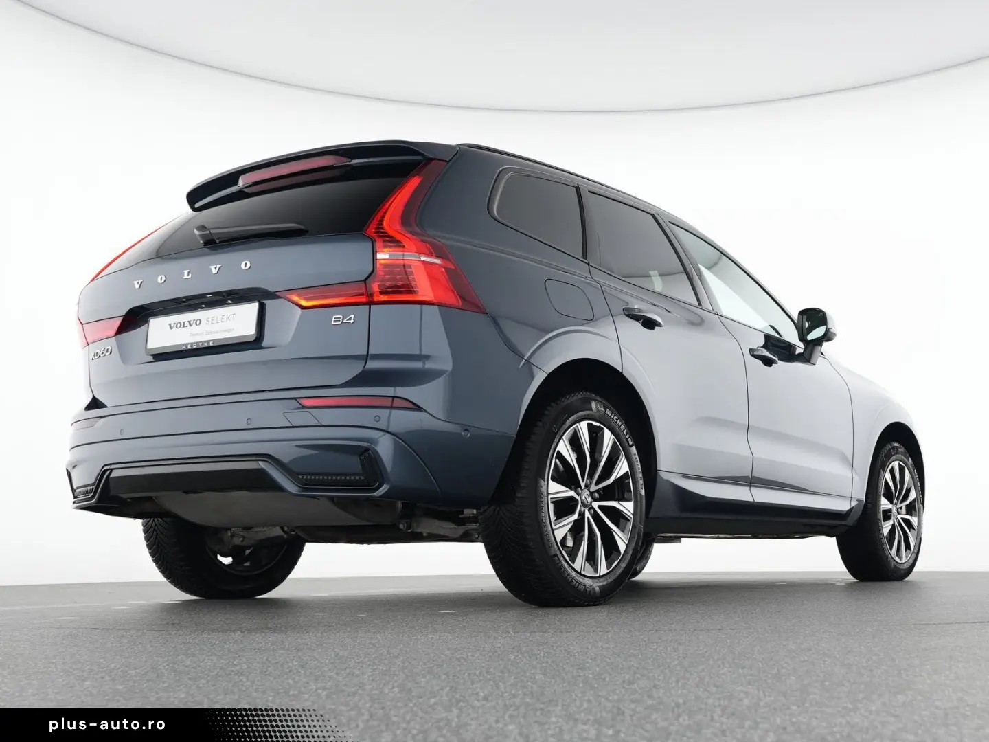 VOLVO XC60 B4 Benzin Plus Dark 19  AHK ACC WSS-HZG 360