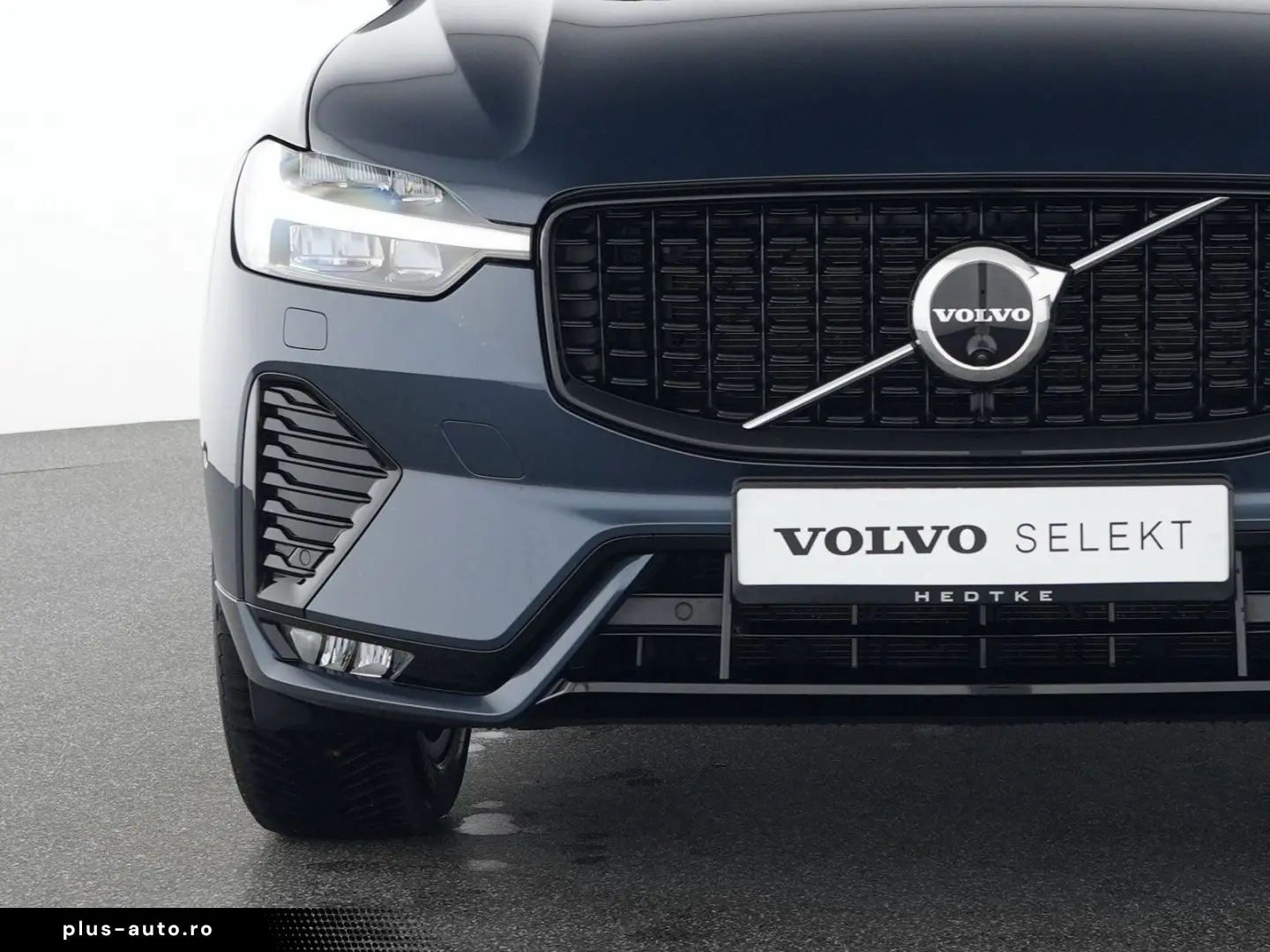 VOLVO XC60 B4 Benzin Plus Dark 19  AHK ACC WSS-HZG 360