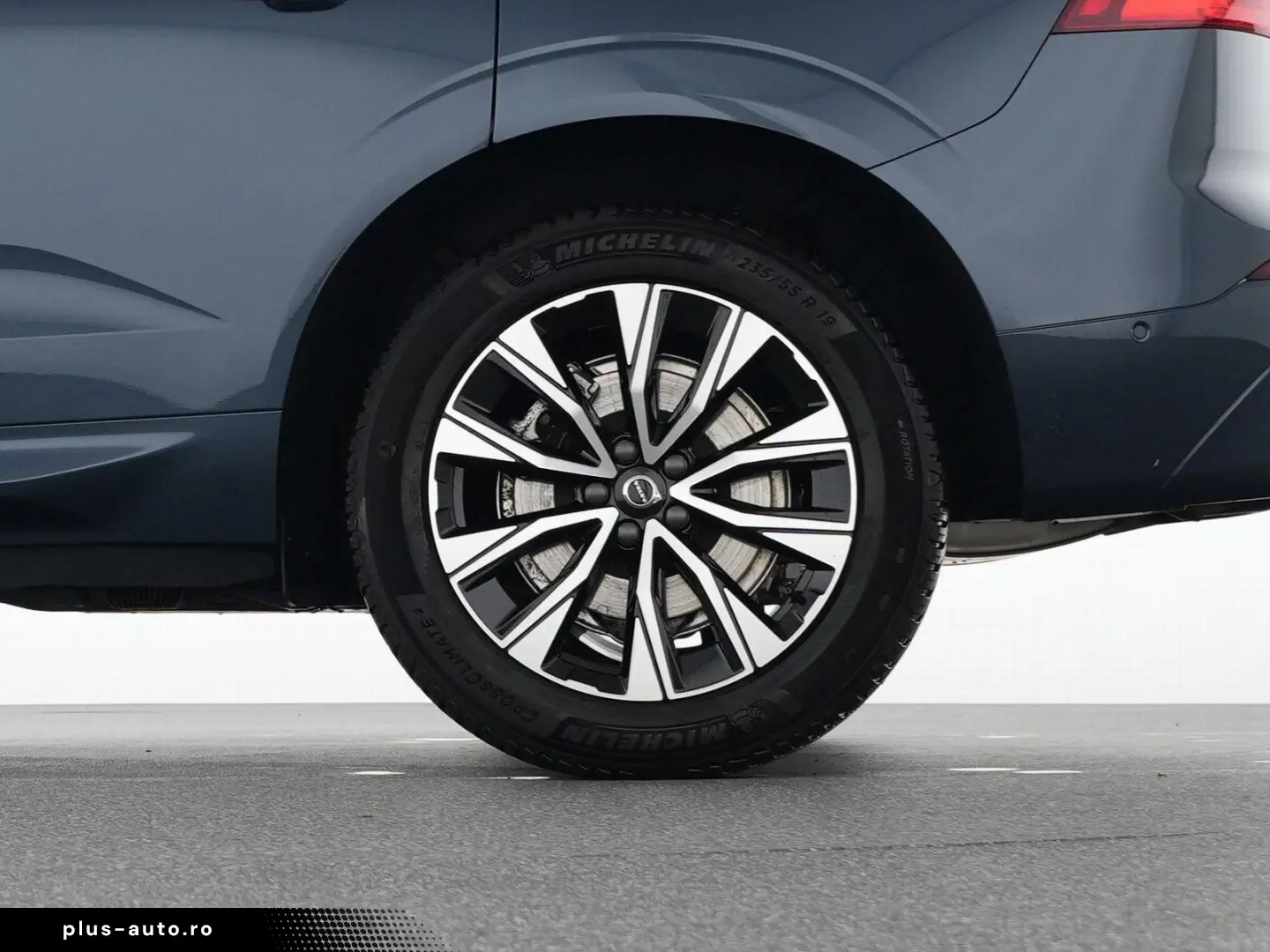 VOLVO XC60 B4 Benzin Plus Dark 19  AHK ACC WSS-HZG 360