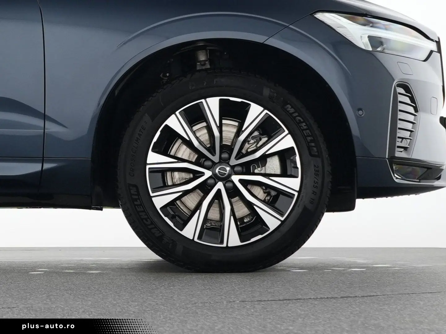 VOLVO XC60 B4 Benzin Plus Dark 19  AHK ACC WSS-HZG 360