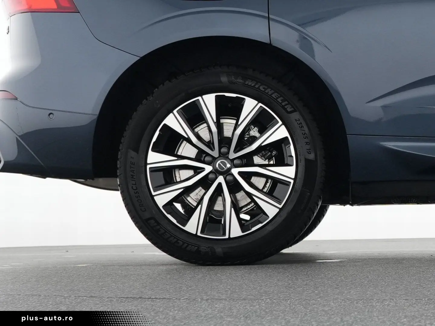 VOLVO XC60 B4 Benzin Plus Dark 19  AHK ACC WSS-HZG 360