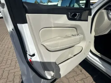 VOLVO XC60 B5 B AWD Core