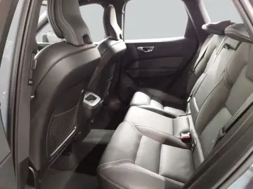 VOLVO XC60 B4 D AWD Plus Dark