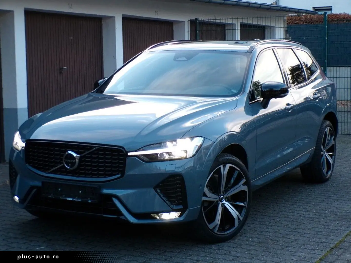 VOLVO XC60 AWD R Design Pano 360  Memory H&K AHK 21.Z