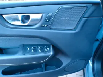 VOLVO XC60 AWD R Design Pano 360  Memory H&K AHK 21.Z