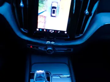 VOLVO XC60 AWD R Design Pano 360  Memory H&K AHK 21.Z