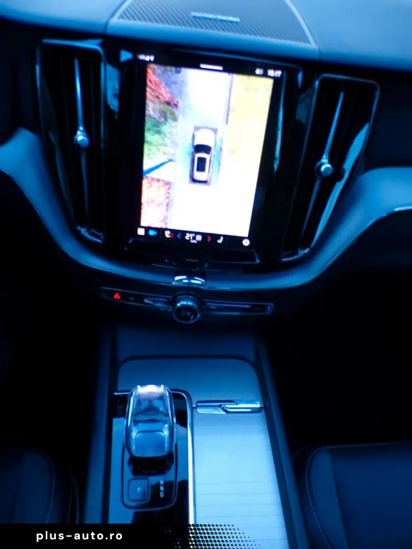 VOLVO XC60 AWD R Design Pano 360  Memory H&K AHK 21.Z