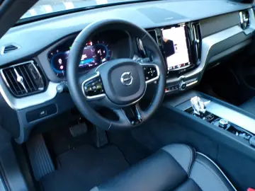 VOLVO XC60 AWD R Design Pano 360  Memory H&K AHK 21.Z