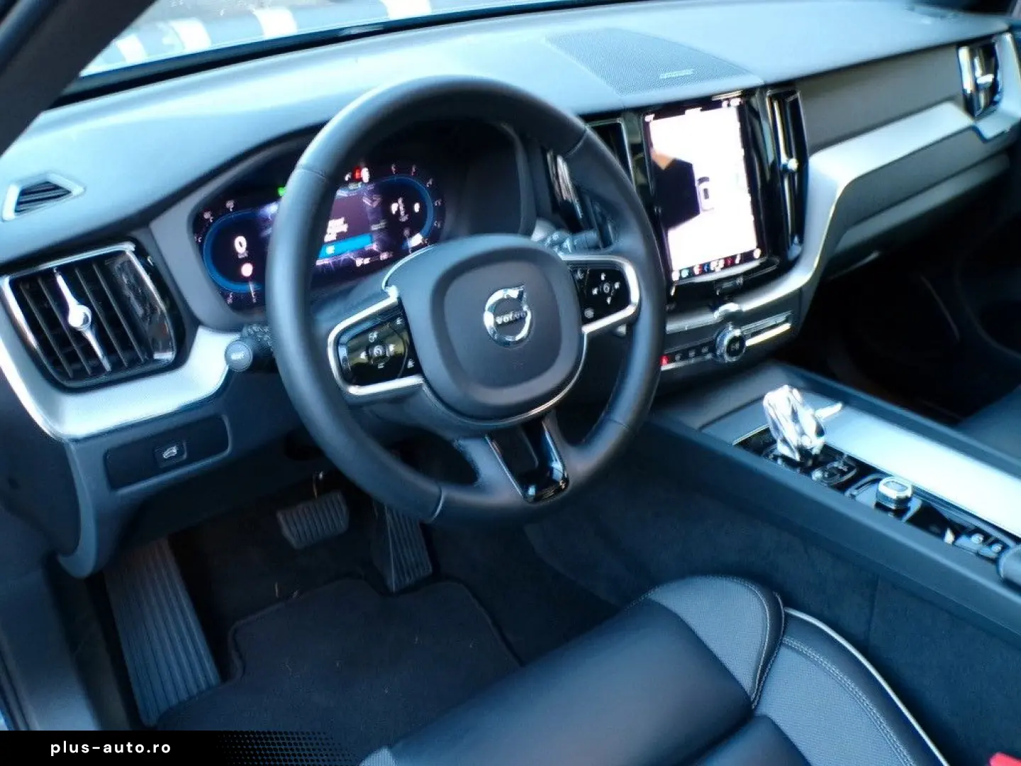 VOLVO XC60 AWD R Design Pano 360  Memory H&K AHK 21.Z