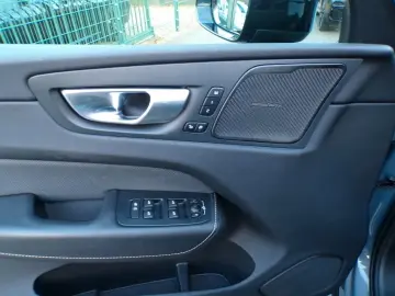 VOLVO XC60 AWD R Design Pano 360  Memory H&K AHK 21.Z