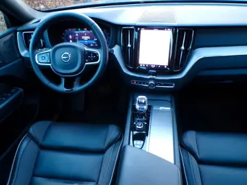 VOLVO XC60 AWD R Design Pano 360  Memory H&K AHK 21.Z