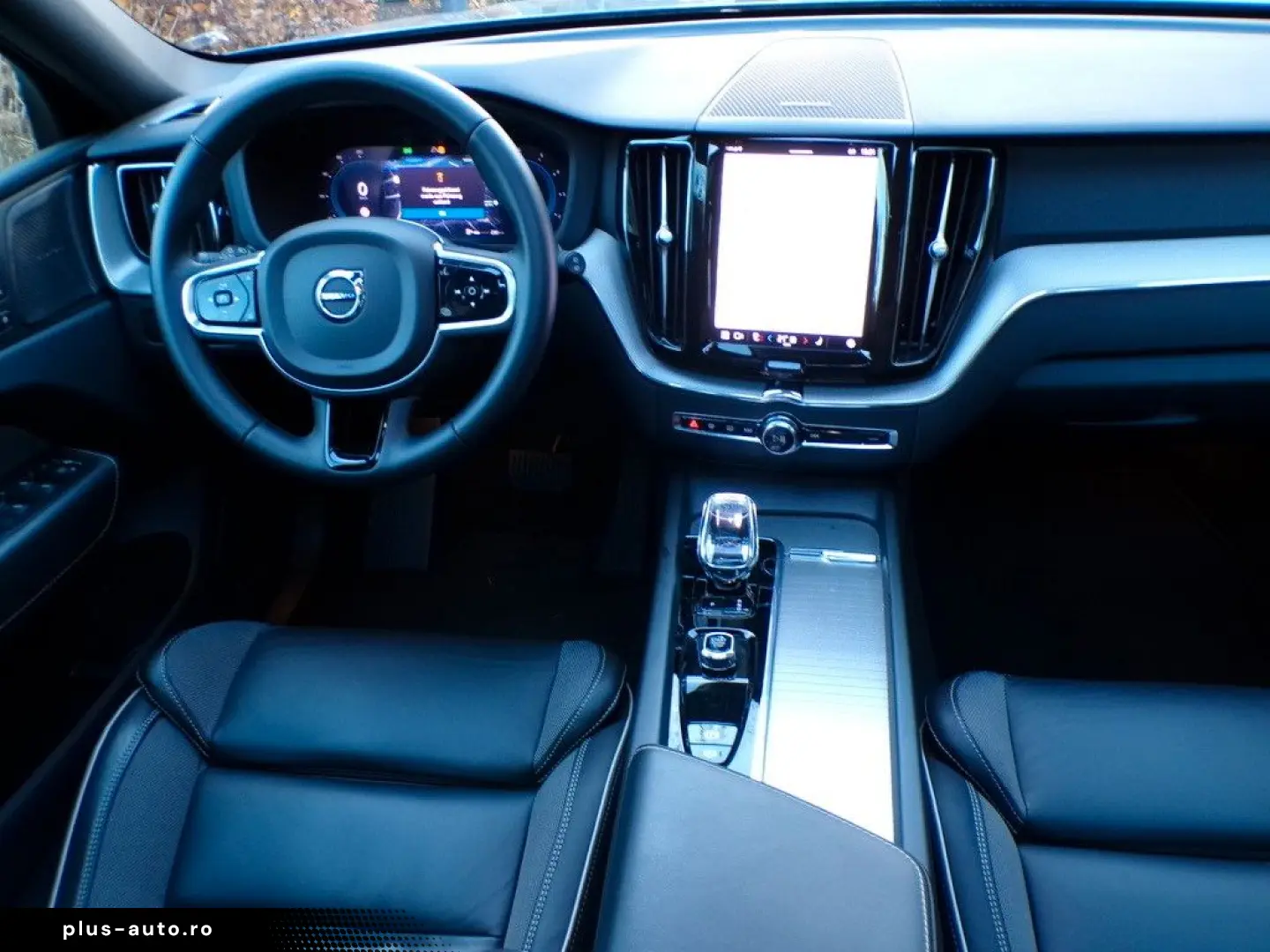 VOLVO XC60 AWD R Design Pano 360  Memory H&K AHK 21.Z