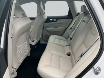 VOLVO XC60 B5 B AWD Core