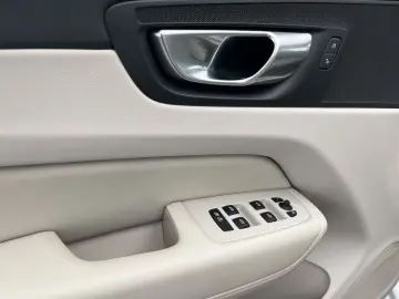 VOLVO XC60 B5 B AWD Core