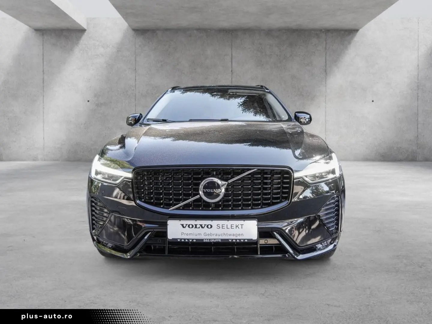 VOLVO XC60 B4 Plus Dark ACC   PANORAMA   HARMAN KARDON