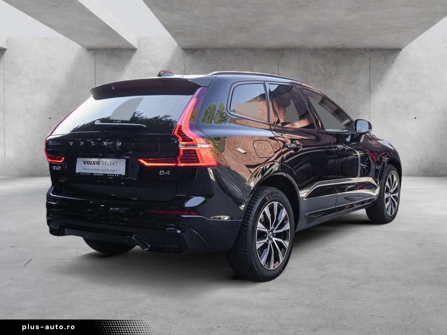VOLVO XC60 B4 Plus Dark ACC   PANORAMA   HARMAN KARDON