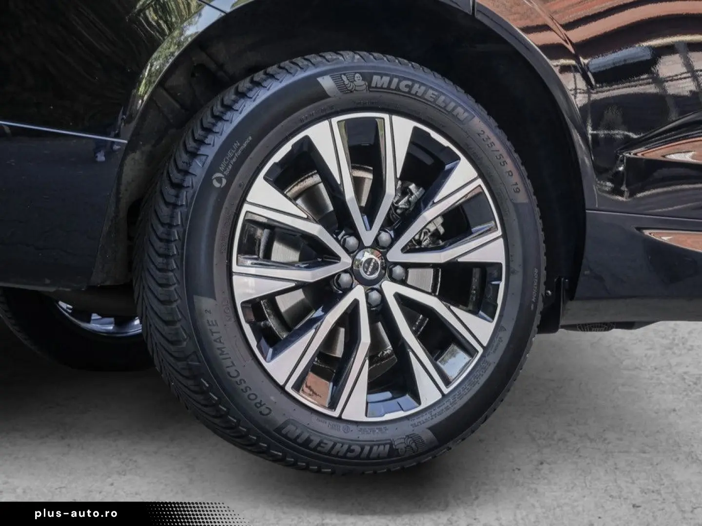 VOLVO XC60 B4 Plus Dark ACC   PANORAMA   HARMAN KARDON