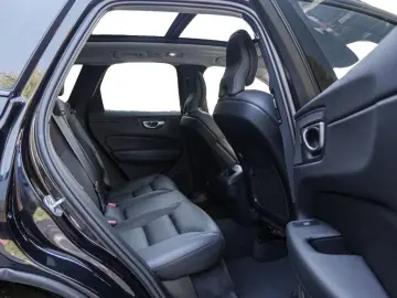 VOLVO XC60 B4 Plus Dark ACC   PANORAMA   HARMAN KARDON