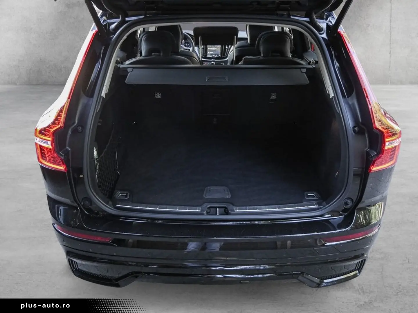 VOLVO XC60 B4 Plus Dark ACC   PANORAMA   HARMAN KARDON