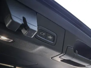 VOLVO XC60 B4 Plus Dark ACC   PANORAMA   HARMAN KARDON