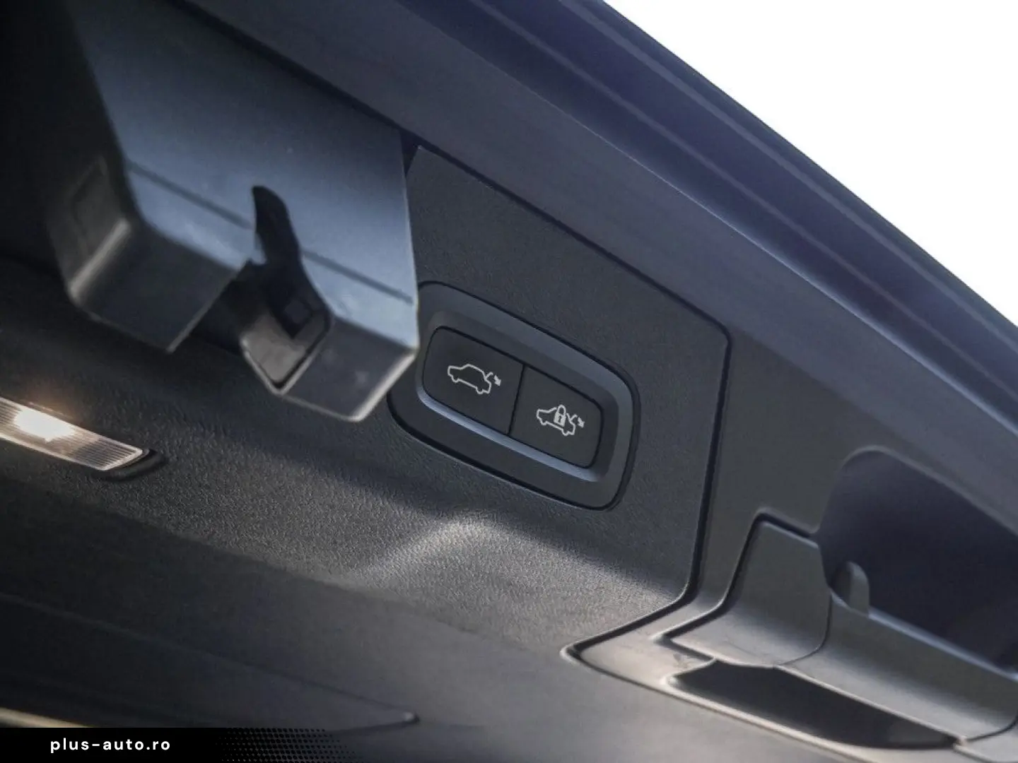 VOLVO XC60 B4 Plus Dark ACC   PANORAMA   HARMAN KARDON