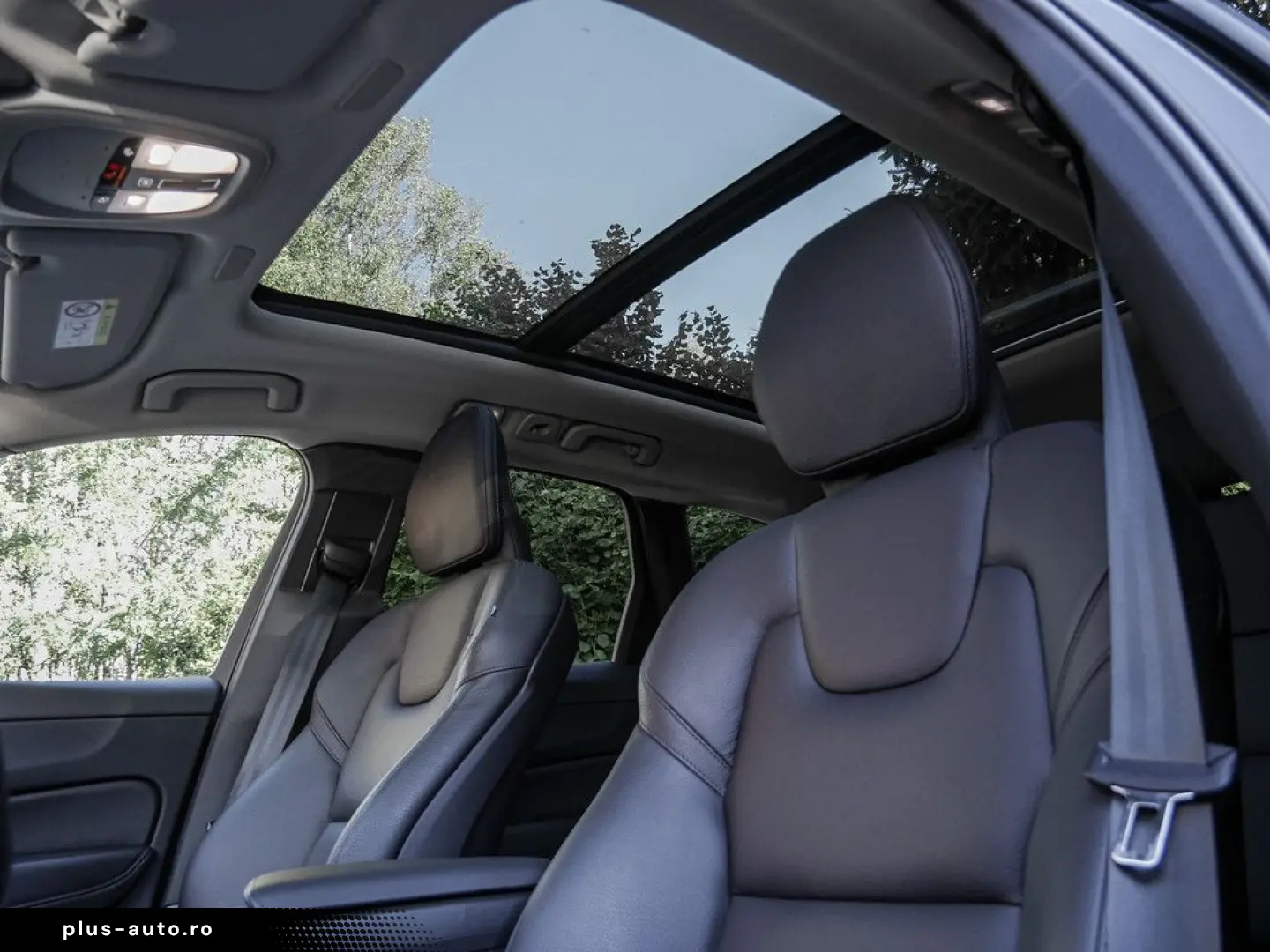 VOLVO XC60 B4 Plus Dark ACC   PANORAMA   HARMAN KARDON