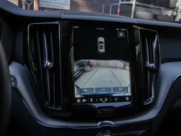 VOLVO XC60 B4 Plus Dark ACC   PANORAMA   HARMAN KARDON