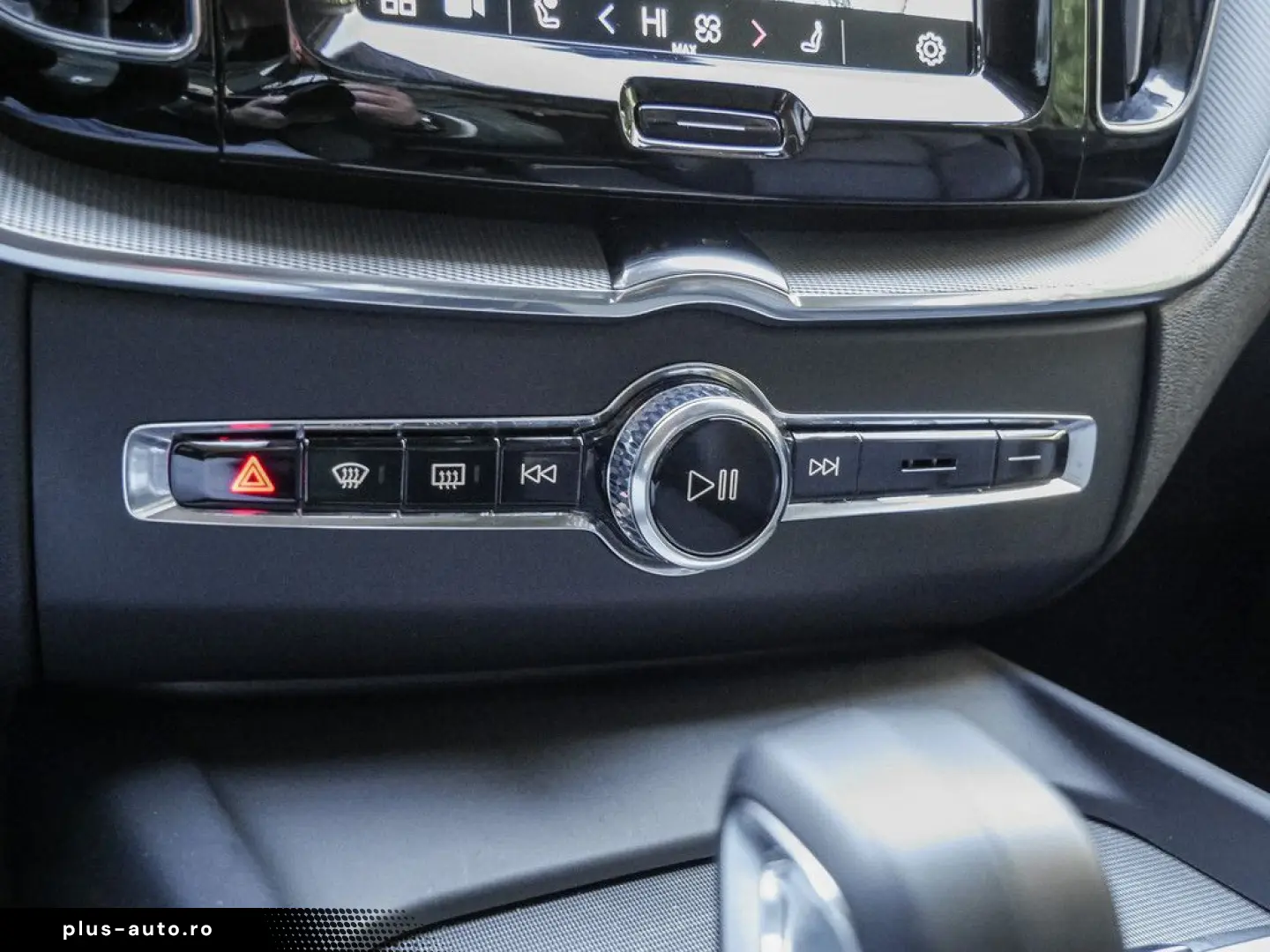 VOLVO XC60 B4 Plus Dark ACC   PANORAMA   HARMAN KARDON